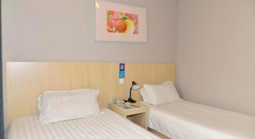Bed in Jinjiang Inn Tianjin People's Hospital