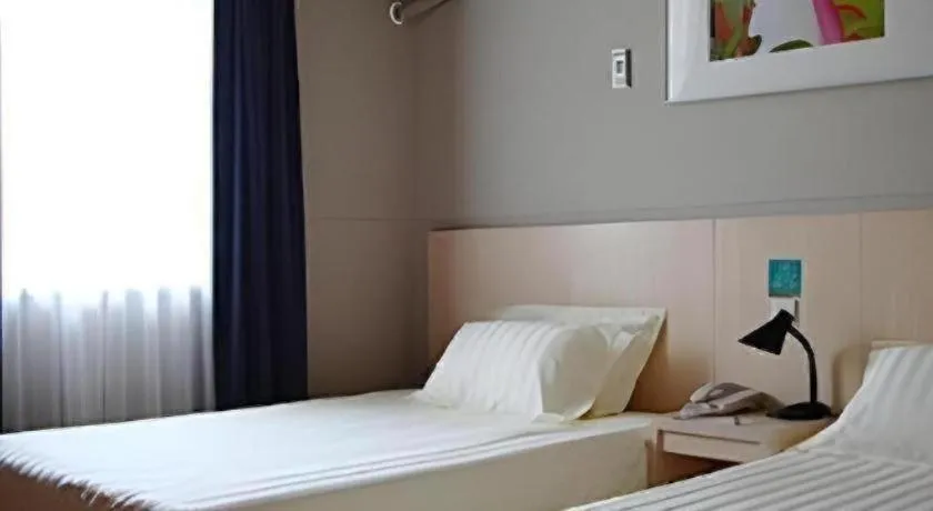 Bed in Jinjiang Inn Tianjin People's Hospital