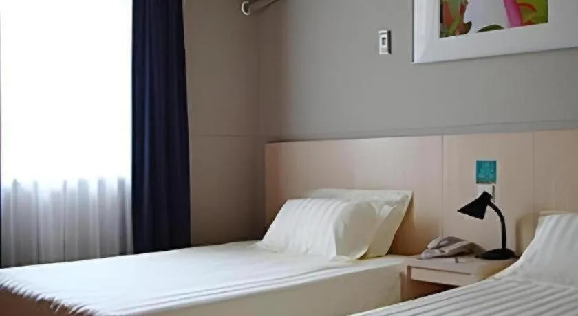 Bed in Jinjiang Inn Tianjin People's Hospital