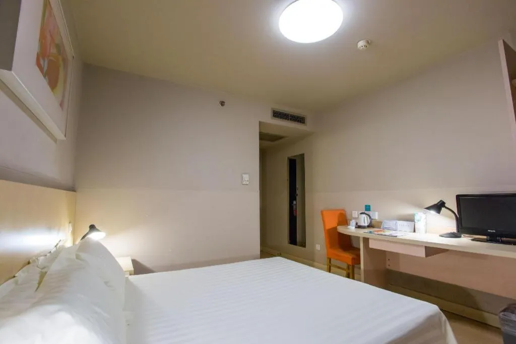 Bed in Jinjiang Inn Tianjin People's Hospital