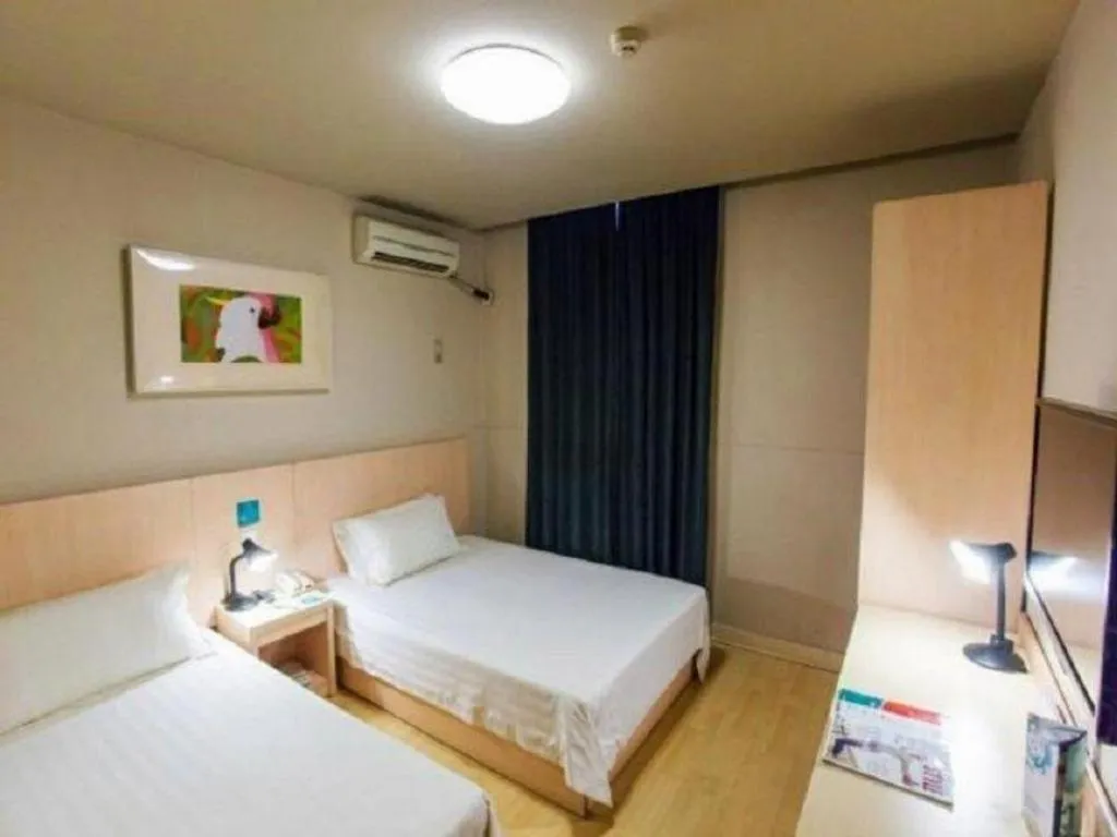 Bed in Jinjiang Inn Tianjin People's Hospital