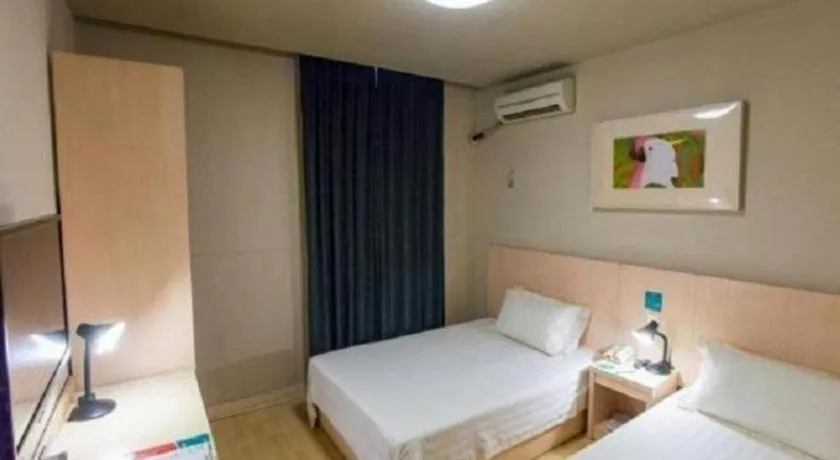 Bed in Jinjiang Inn Tianjin People's Hospital