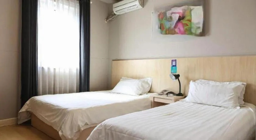 Bed in Jinjiang Inn Tianjin People's Hospital