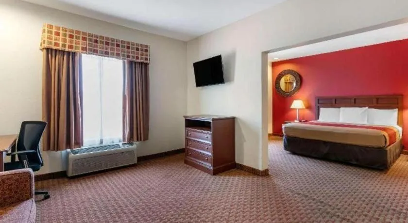 Bed in Econo Lodge Eutaw I-20