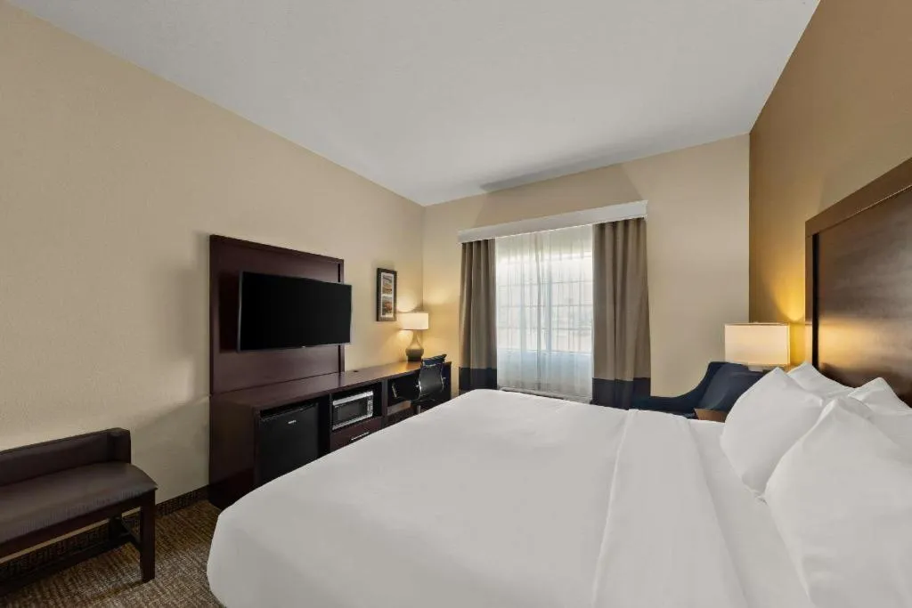 Bed in Comfort Inn & Suites Atoka