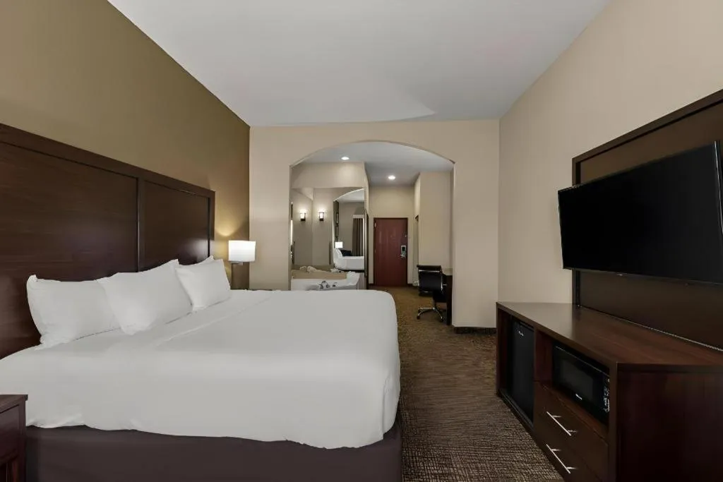 Bed in Comfort Inn & Suites Atoka