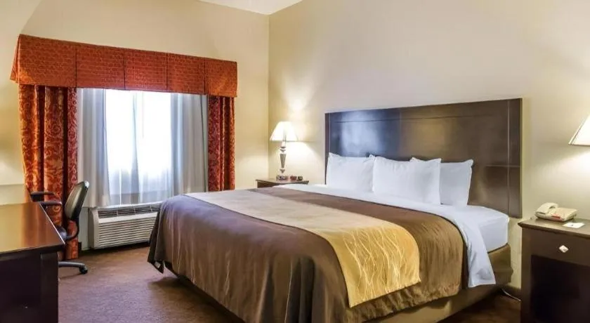 Bed in Comfort Inn & Suites Atoka