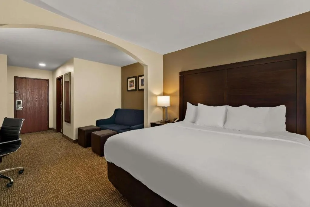 Bed in Comfort Inn & Suites Atoka