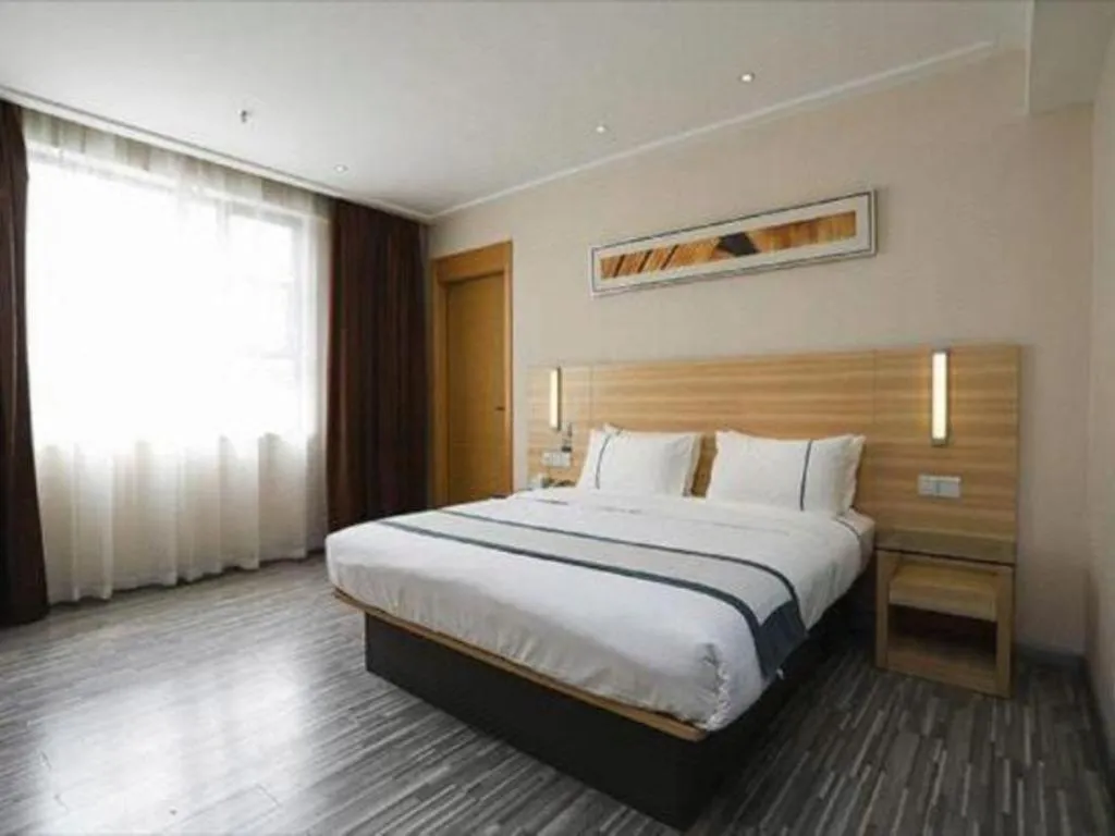 Bed in City Comfort Inn Guangzhou Baiyun Mountain