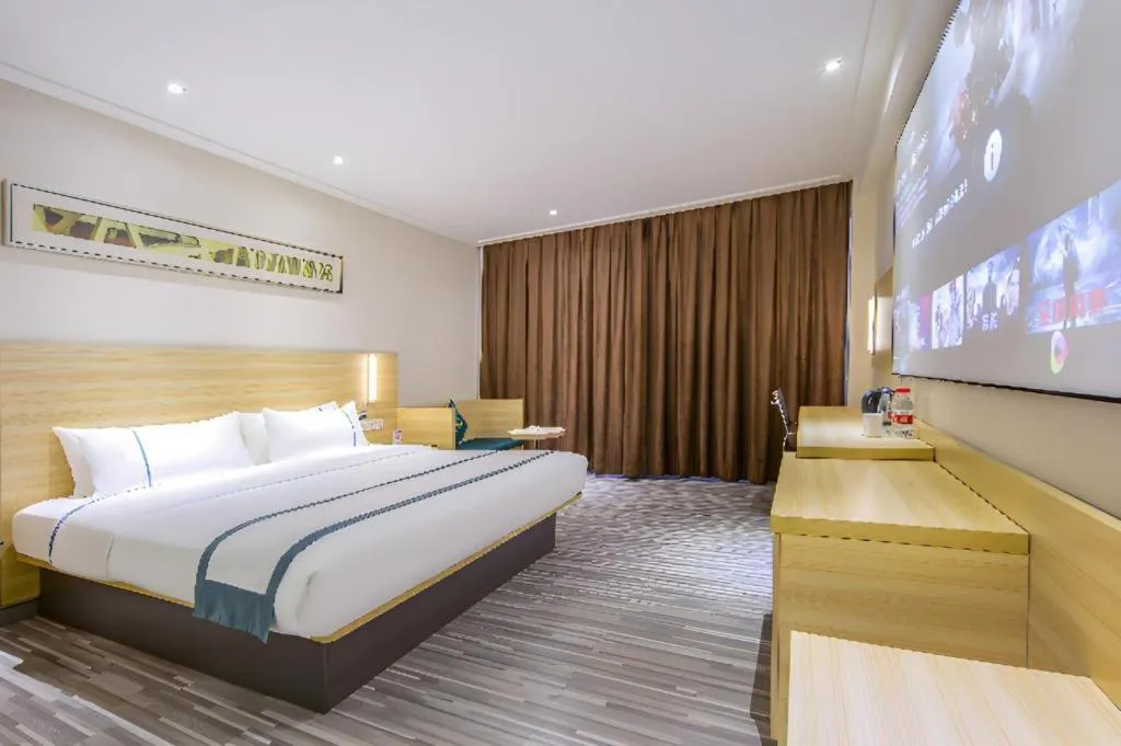 Bed in City Comfort Inn Guangzhou Baiyun Mountain