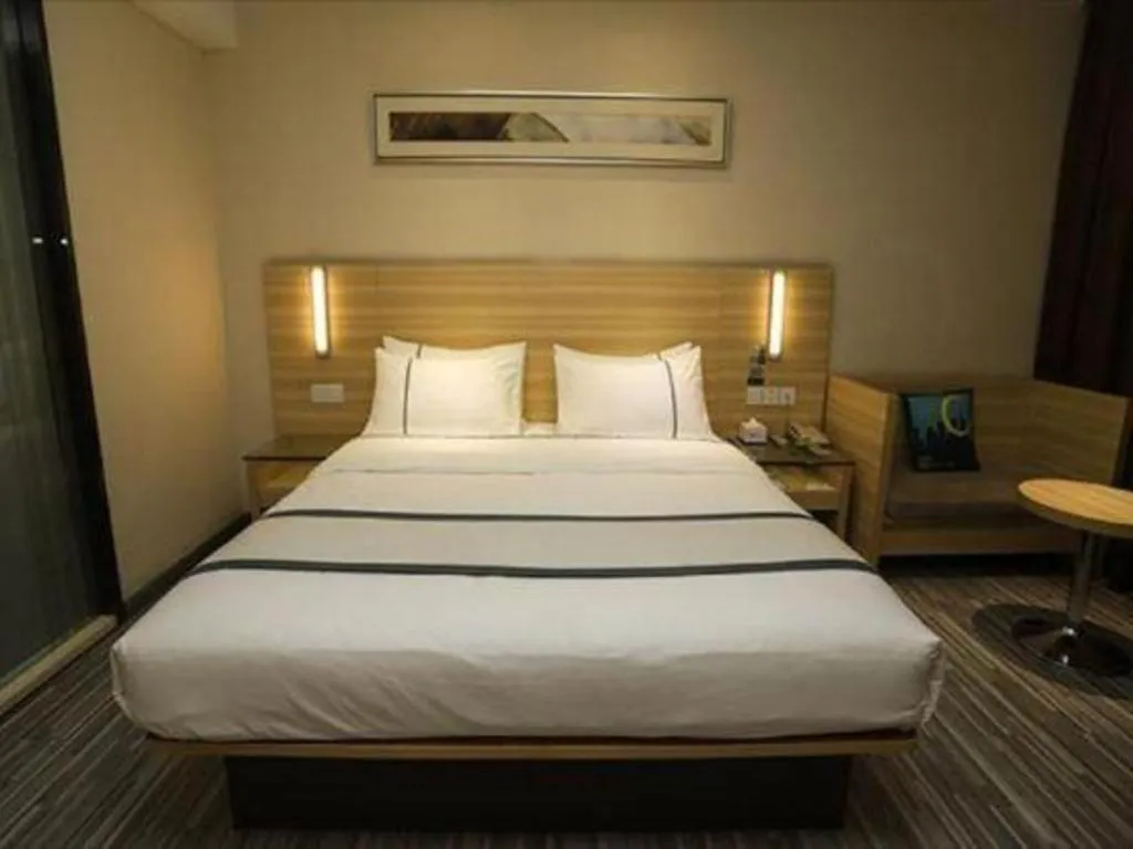 Bed in City Comfort Inn Guangzhou Baiyun Mountain