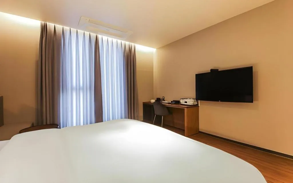 Bed in Gimhae Perfect Hotel