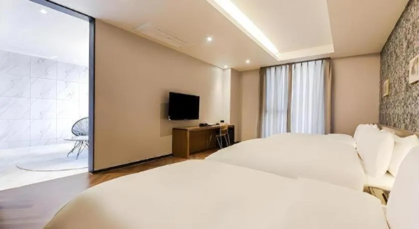 Bed in Gimhae Perfect Hotel