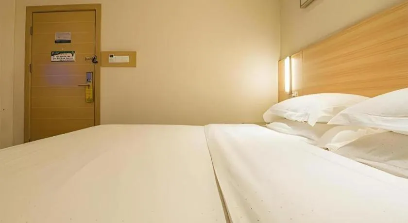 Bed in City Comfort Inn Guiping Xishan
