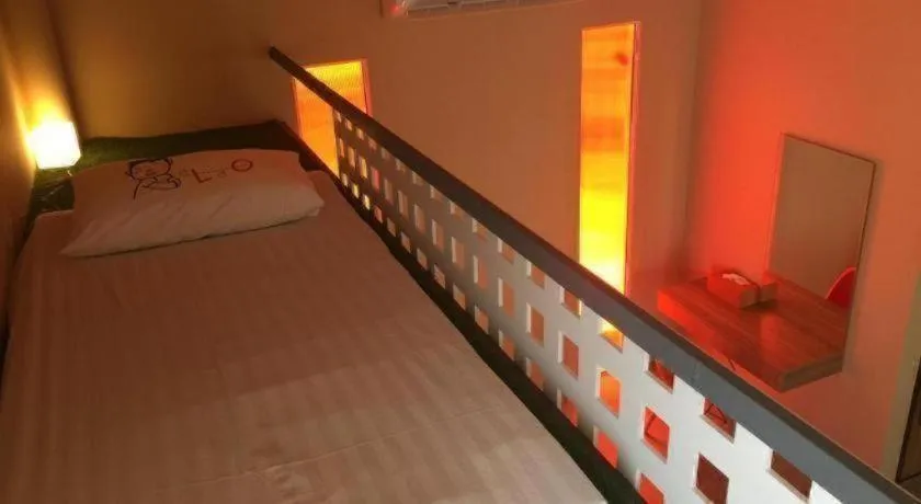 Bed in Red Z The Ocean