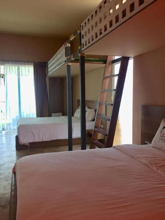 Bed in Red Z The Ocean