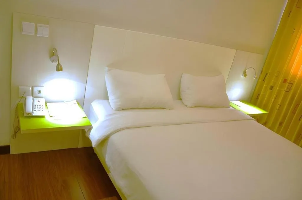 Bed in Everbright Ambon Hotel