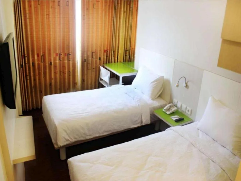 Bed in Everbright Ambon Hotel