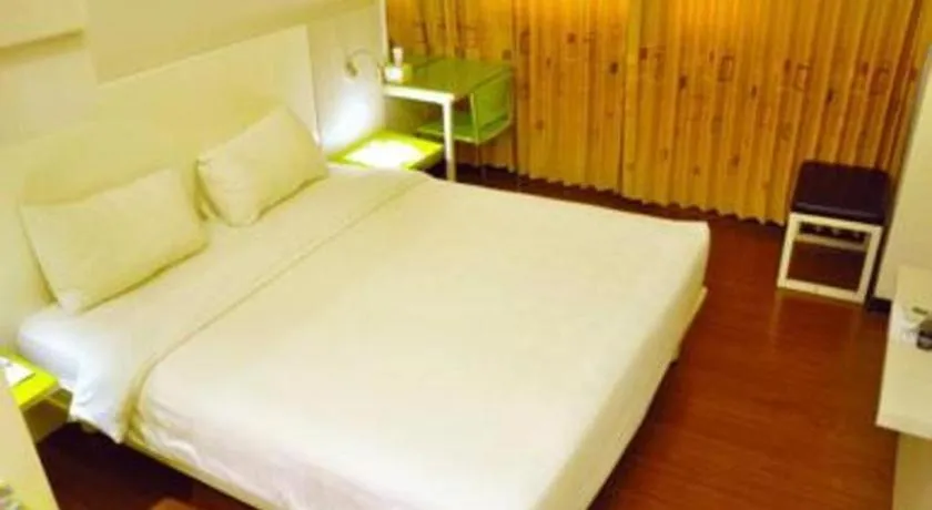Bed in Everbright Ambon Hotel