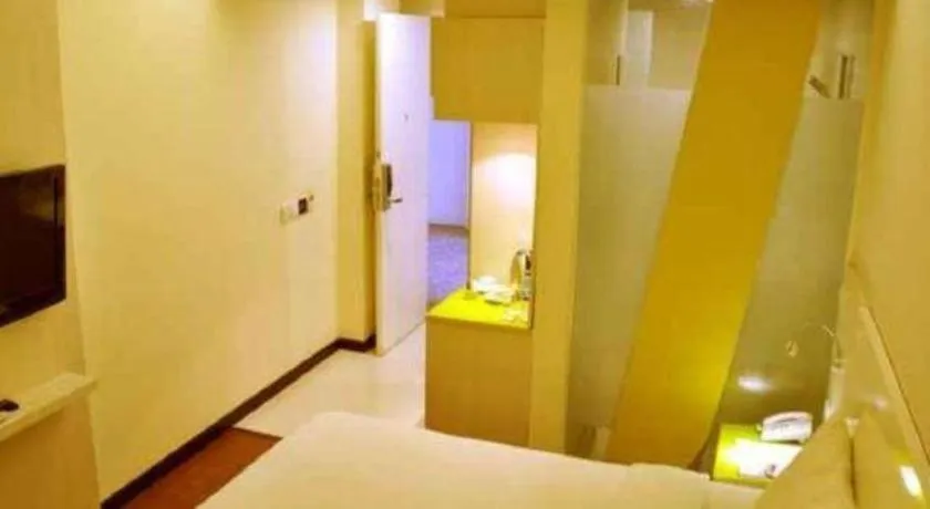 Bed in Everbright Ambon Hotel