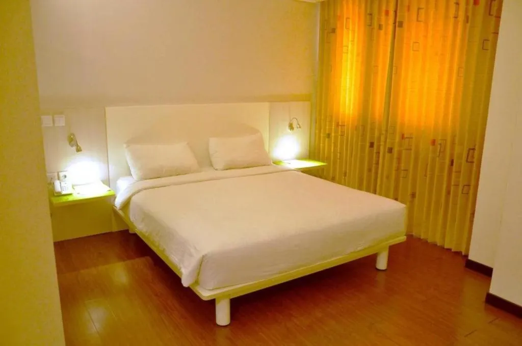Bed in Everbright Ambon Hotel