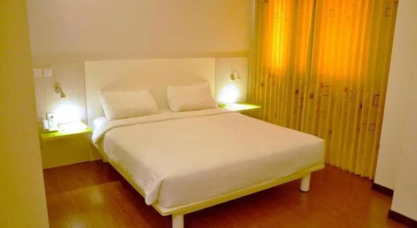 Bed in Everbright Ambon Hotel