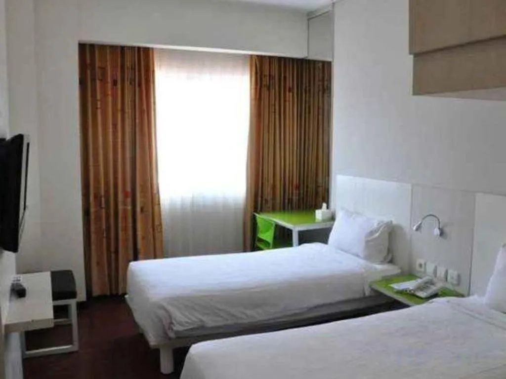 Bed in Everbright Ambon Hotel