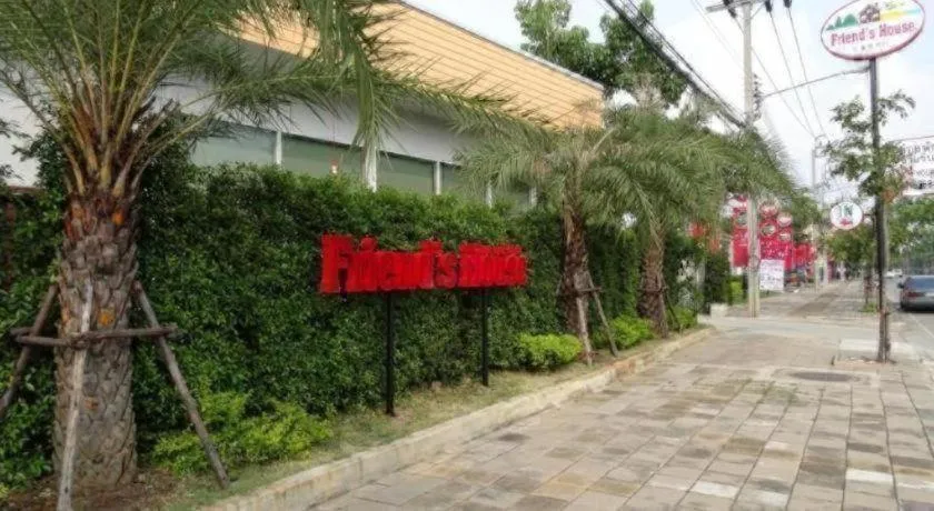 Friends House Resort