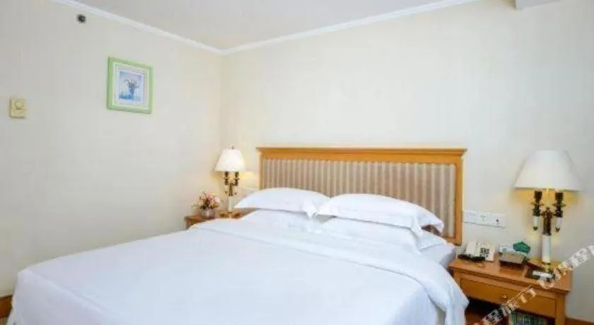 Bed in Golden Sea View Hotel Haikou