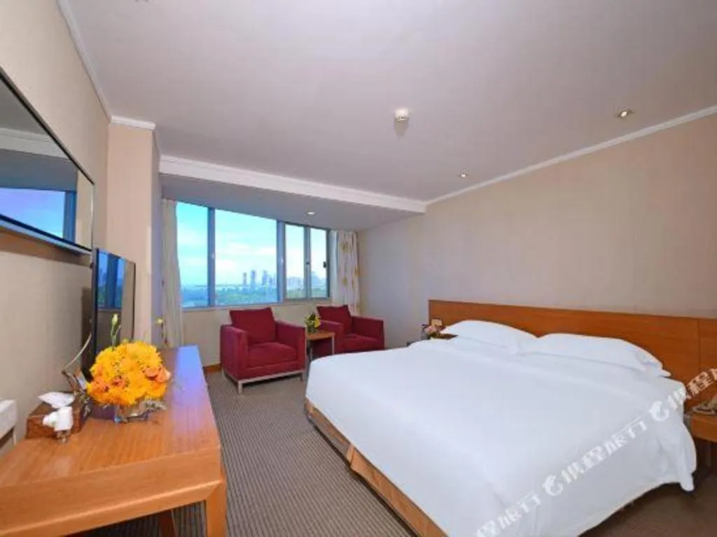 Bed in Golden Sea View Hotel Haikou