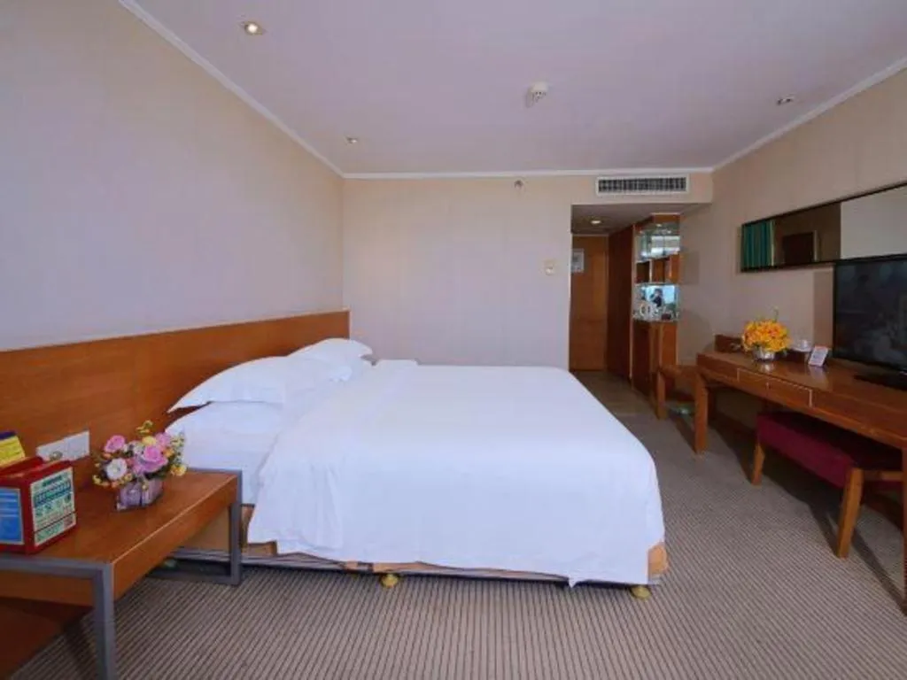 Bed in Golden Sea View Hotel Haikou