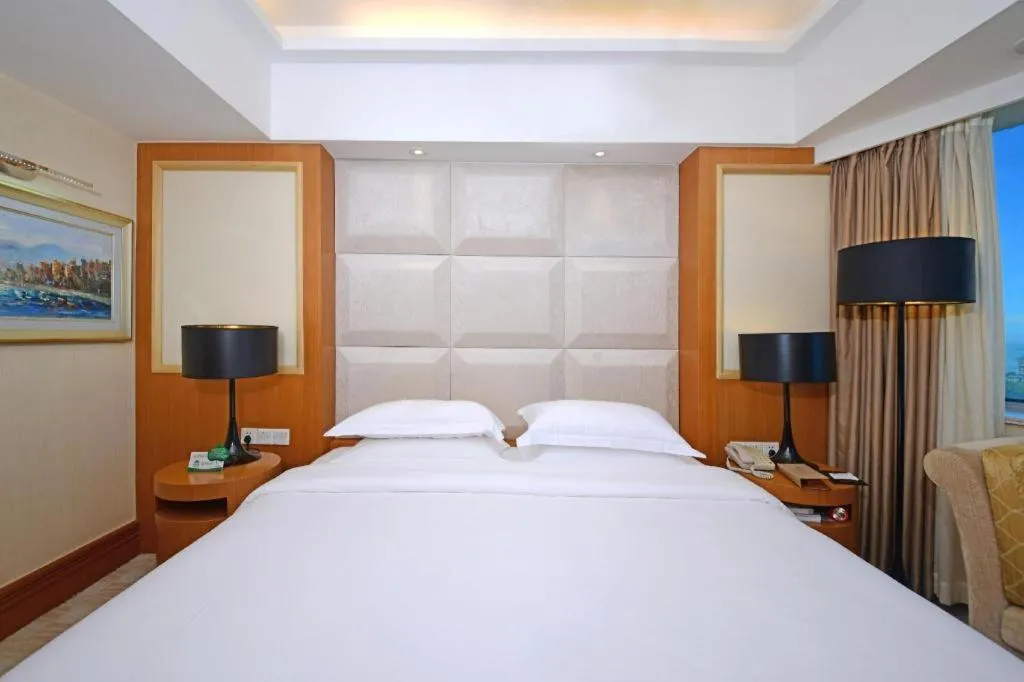 Bed in Golden Sea View Hotel Haikou