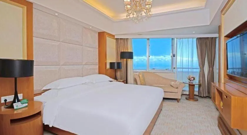 Bed in Golden Sea View Hotel Haikou