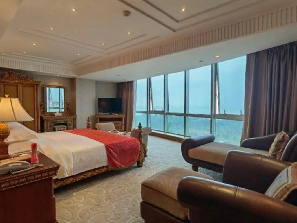 Bed in Golden Sea View Hotel Haikou