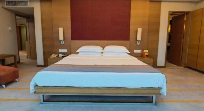 Bed in Golden Sea View Hotel Haikou