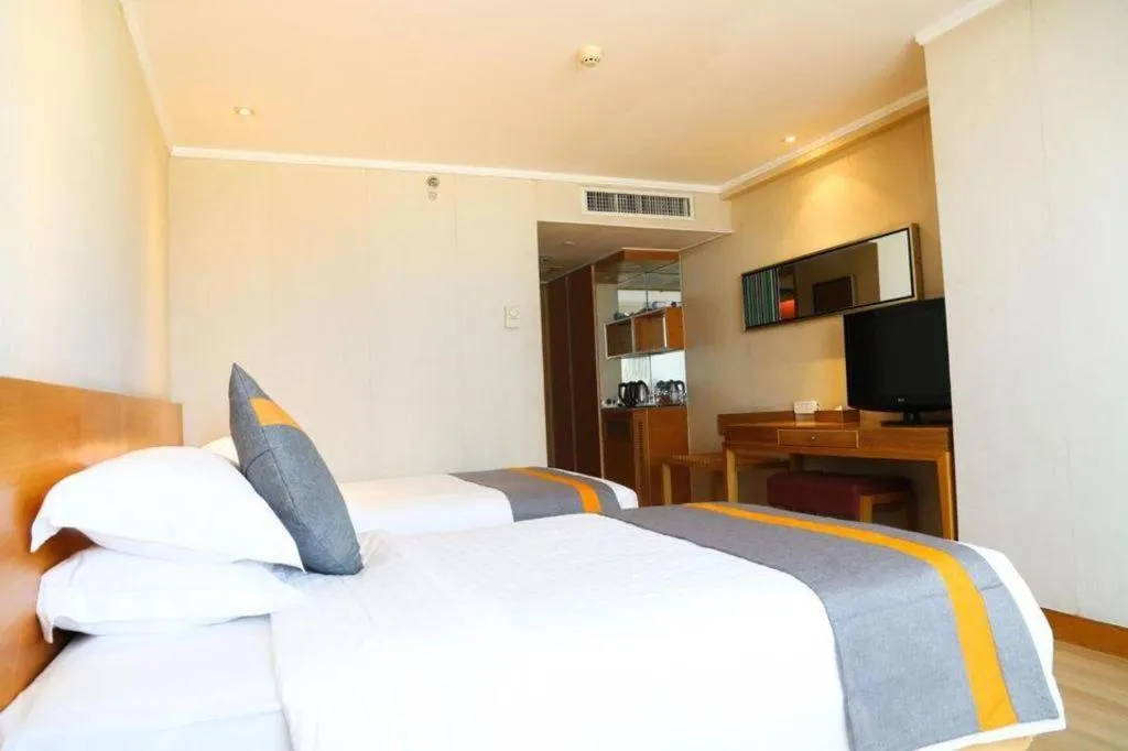 Bed in Golden Sea View Hotel Haikou