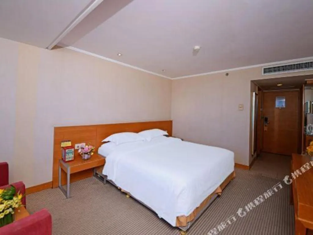 Bed in Golden Sea View Hotel Haikou