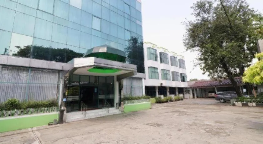 Hotel Huswah Airport