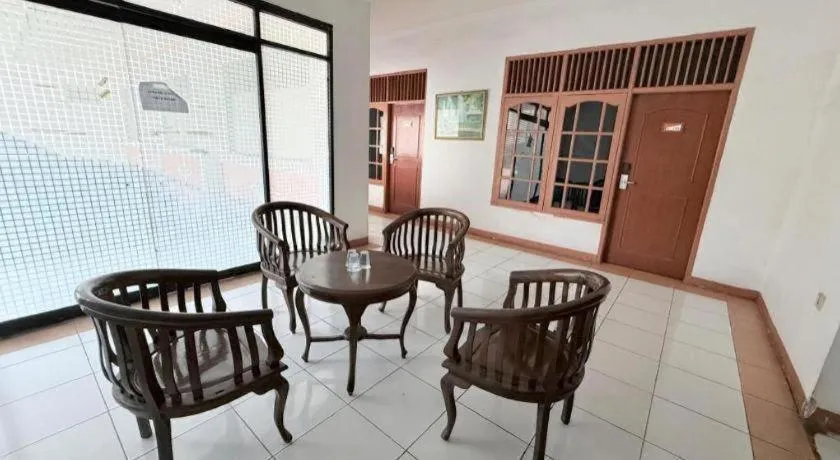 Hotel Huswah Airport