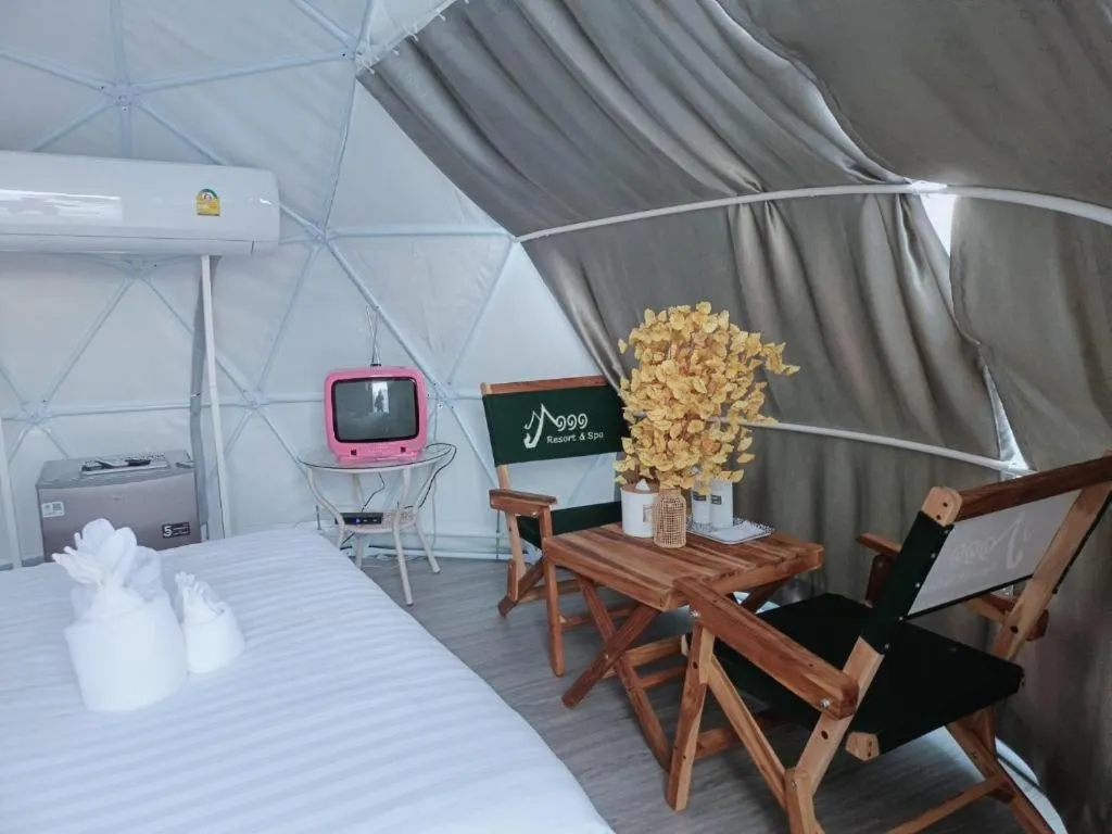 Bed in 111 Resort and Spa