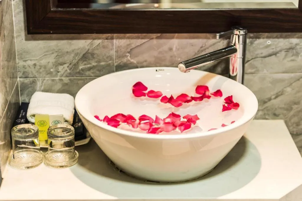 Ha Noi Crystal Pearl Hotel