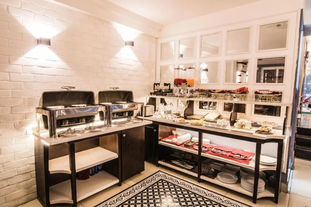 Ha Noi Crystal Pearl Hotel