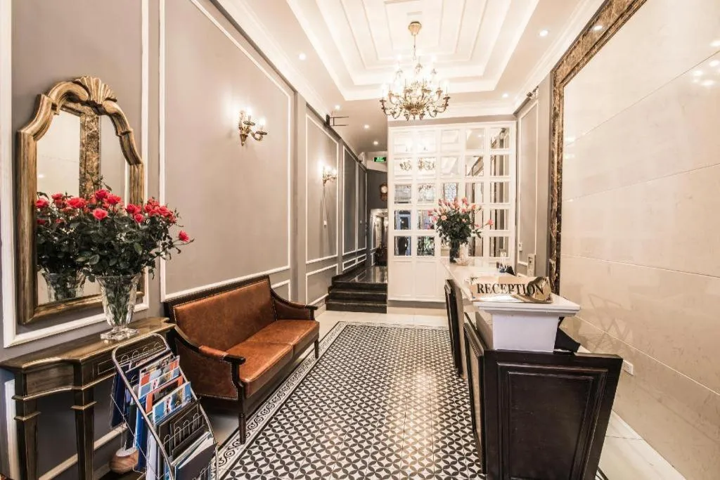 Ha Noi Crystal Pearl Hotel