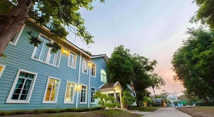 Varee Valley Resort and Restaurant