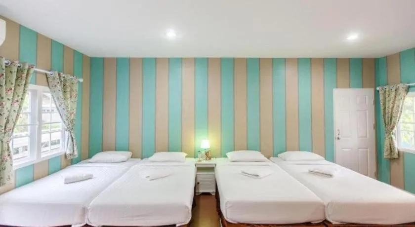 Bed in Varee Valley Resort and Restaurant