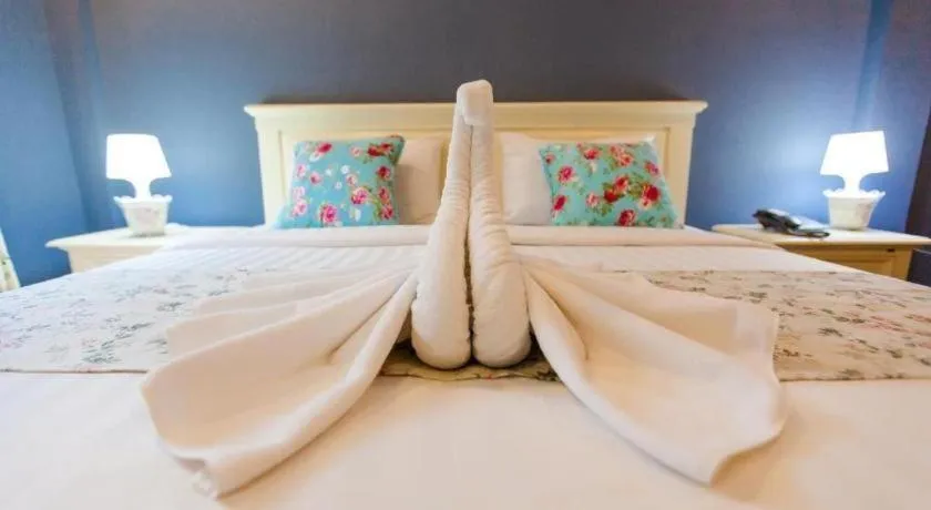 Bed in Varee Valley Resort and Restaurant