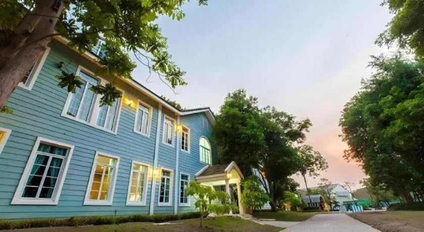 Varee Valley Resort and Restaurant