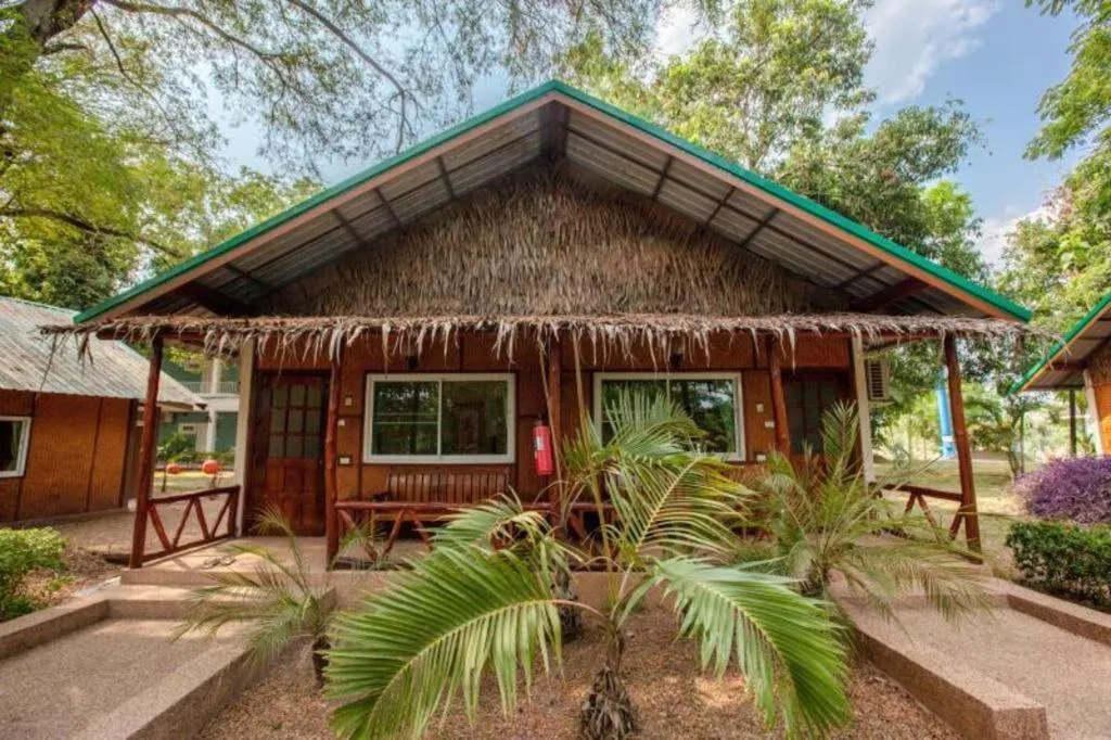 Varee Valley Resort and Restaurant