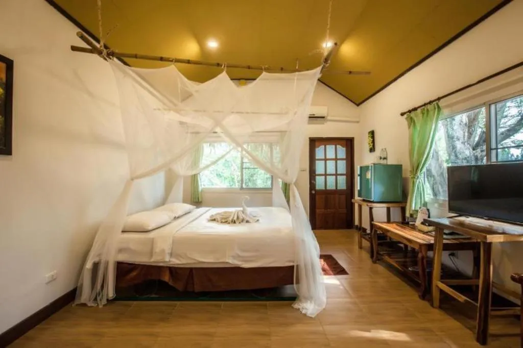 Bed in Varee Valley Resort and Restaurant