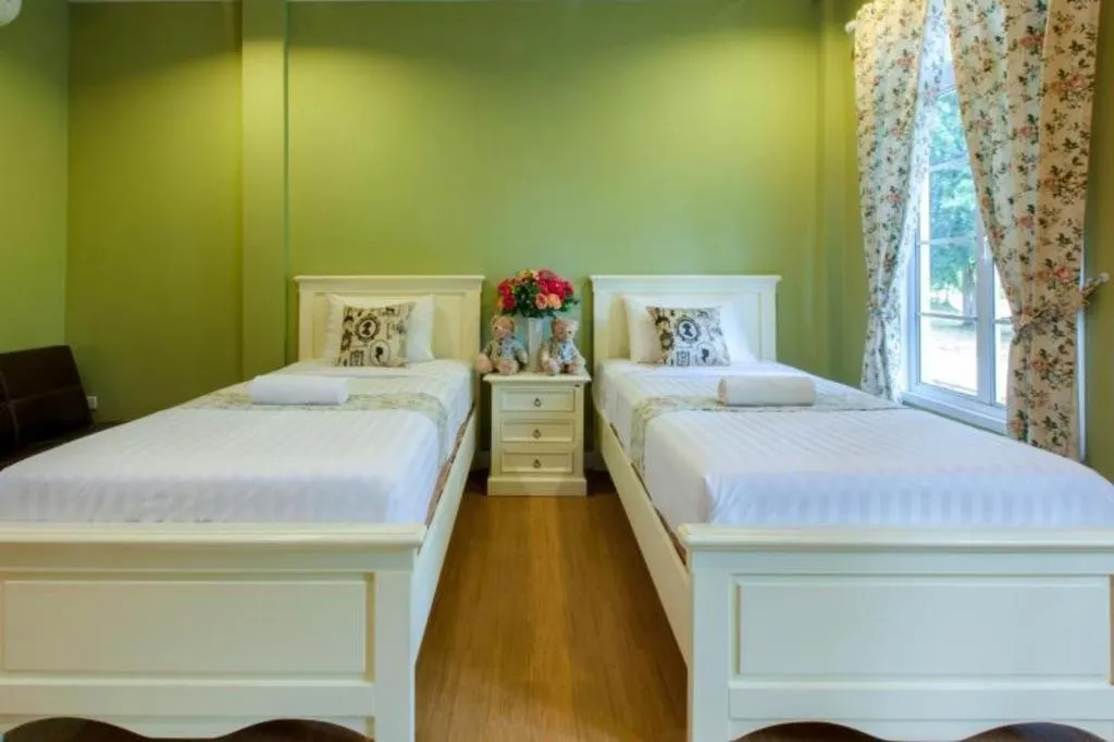 Bed in Varee Valley Resort and Restaurant